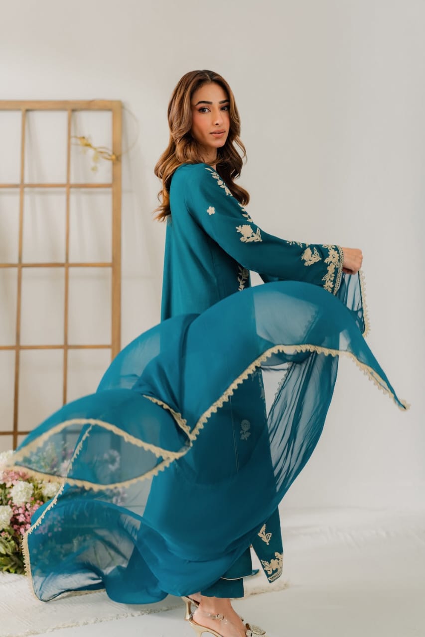 Kaavya Zinc Embroidery 3PC