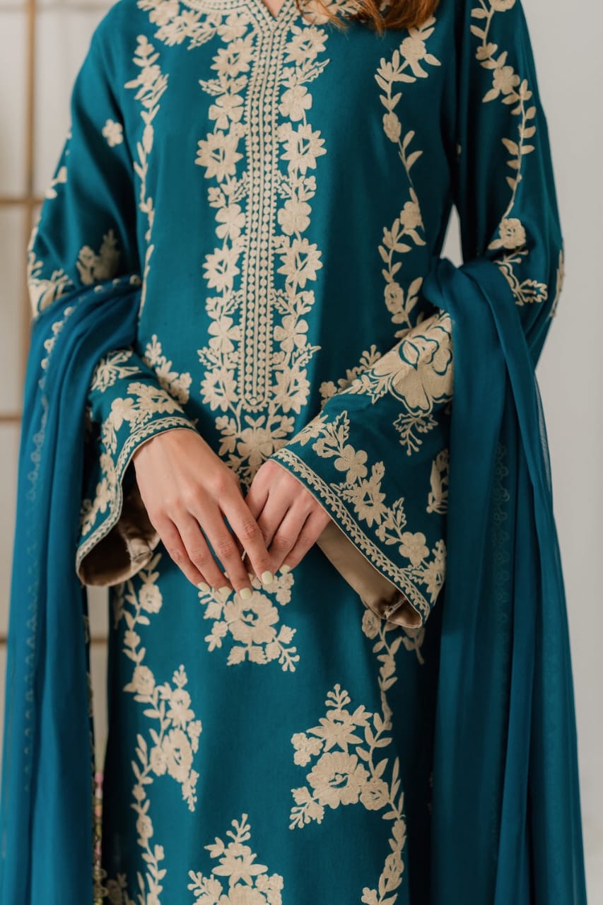 Kaavya Zinc Embroidery 3PC