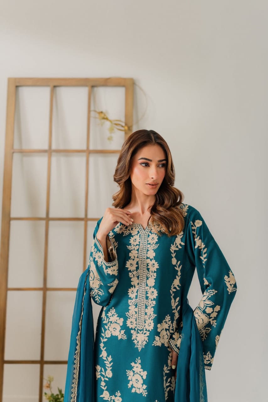 Kaavya Zinc Embroidery 3PC
